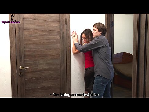 ❤️ Sekserja seksi ngre në mënyrë sensuale pidhin dhe qiset ndërsa shet apartamentin e saj - Krempai ❤ Porno në sq.rionews.top ️❤