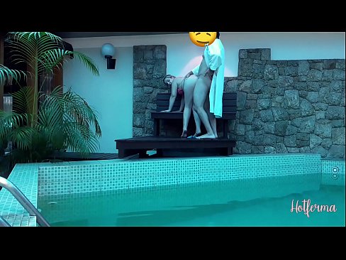 ❤️ Bosi fton shërbëtoren në pishinë, por nuk mundi t'i rezistonte një nxehtësie ❤ Porno në sq.rionews.top ️❤