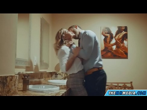 ❤️ Kur një bjonde me bukë ju josh në një banjë publike ❤ Porno në sq.rionews.top ️❤